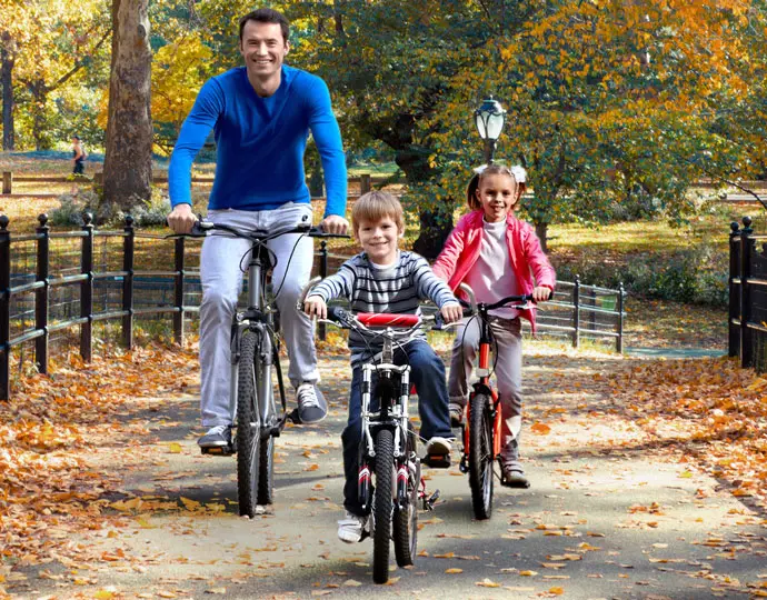 6216735d5b3ff_Family_central_park_fall_690x540.webp